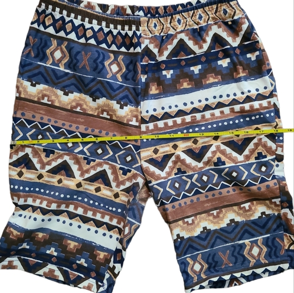 VTG Vintage Southwestern Aztec Tribal Stretch Shorts Fun Art by Lori B - Picture 9 of 9